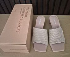 Vivaia bnew in box Jade almond block heels