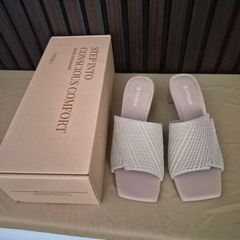 Vivaia bnew in box Jade almond block heels
