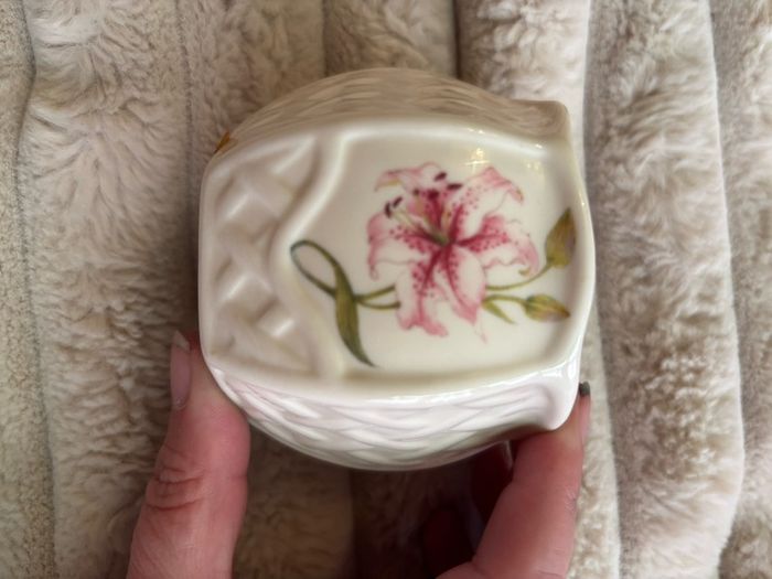 Vintage Belleek Country Trellis Lily Votive Candle Holder / Ring Dish - 9th Blue Mark 1997-99