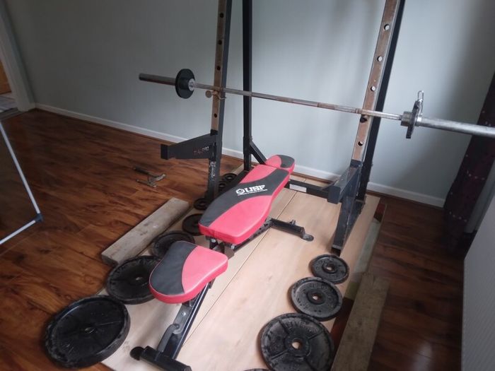 Bench press/Squat rack + weights + bench