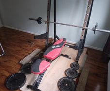 Bench press/Squat rack + weights + bench
