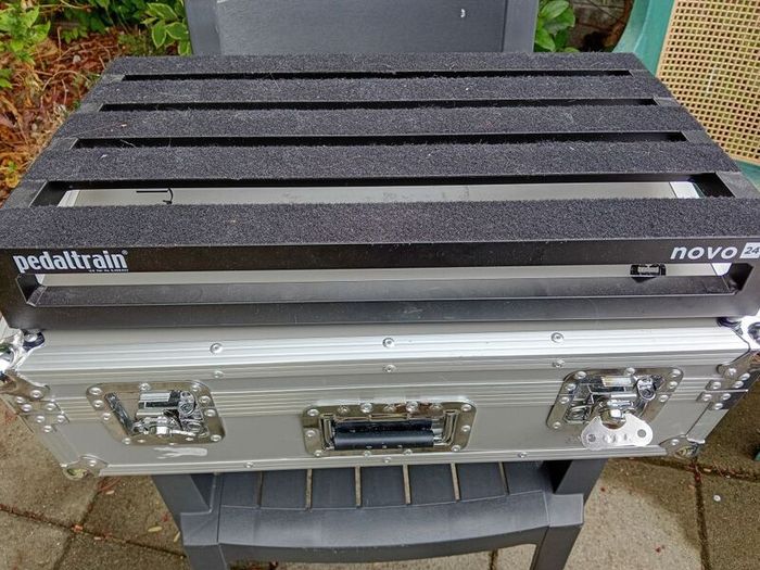 Pedaltrain Novo 24 Tour case pedalboard