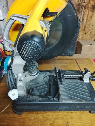 dewalt 240v steel cutting mitre saw with blade 12inch