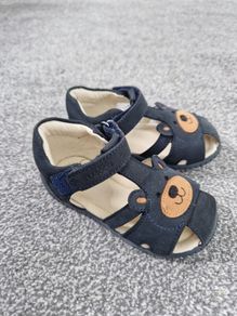 Leather kids sandals size EU 22