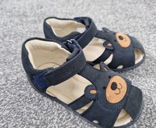 Leather kids sandals size EU 22