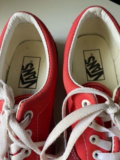 Ladies Vans, burgundy and blush size 5