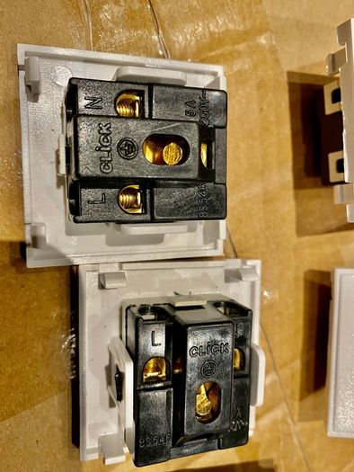 Click 5 amp socket modules for data plates