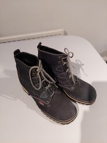 Dino ankle boots - size 8 - vintage