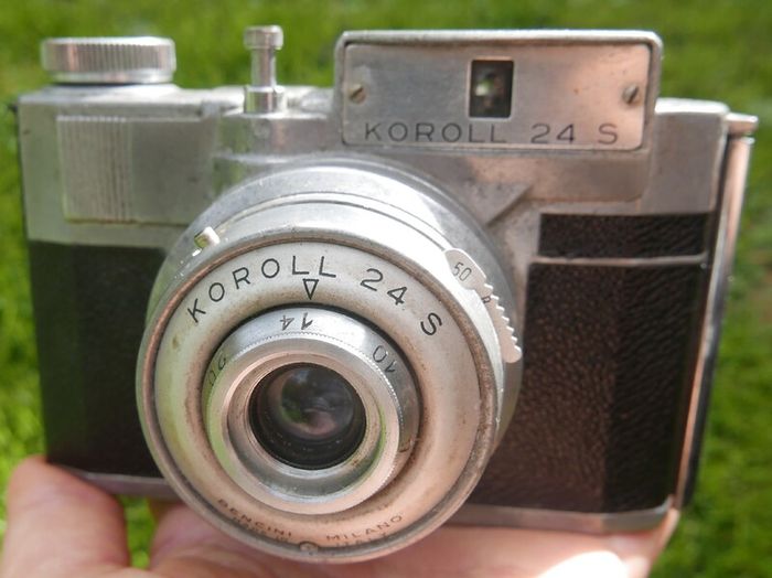 Vintage Bencini Koroll 24 S camera with original case