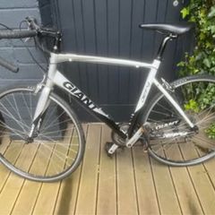 Cycle: Giant Defy Road Bike. 56cm frame.