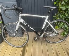 Cycle: Giant Defy Road Bike. 56cm frame.
