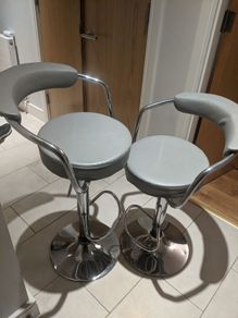 2 Barstools