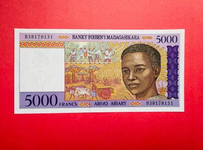 Madagascar  5000 FRANCS   1995 . Pick. 78. ( Uncirculated )