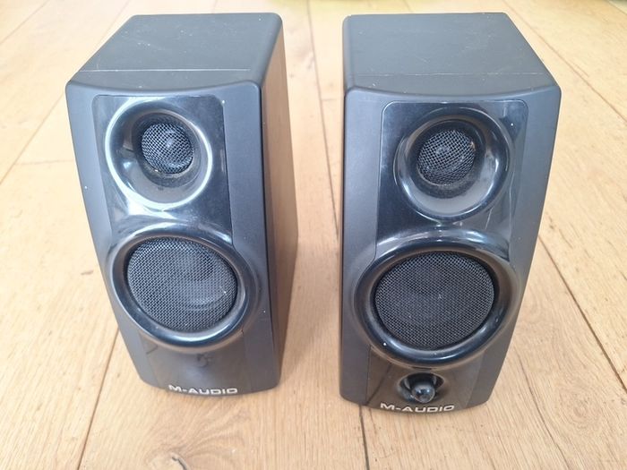 M-Audio AV 20 speakers