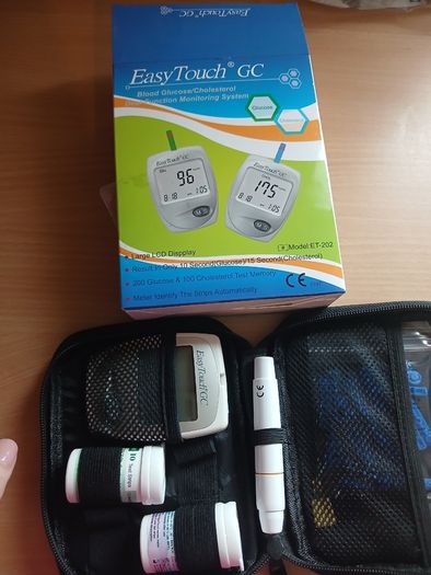 Blood glucose and cholesterol monitor