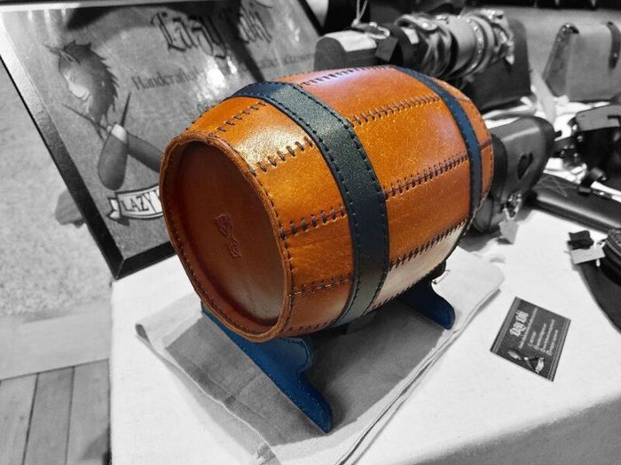 leather whiskey/spirit bottle barrel