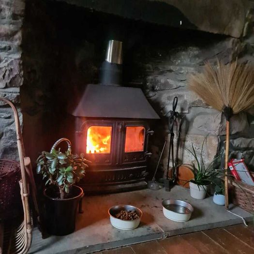 Solid Fuel Stove with Flue Recently Serviced