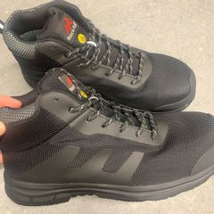 Safety shoes