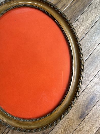 Antique Oval Gold picture frame with decorative rope & twist moulding