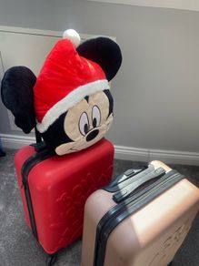 suitcases 2 x carry-on size /10kgs