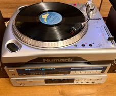Sony amplifier , Marantz cd player, Numark turntable, VK speakers