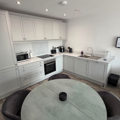 Round Table & 4 Chairs