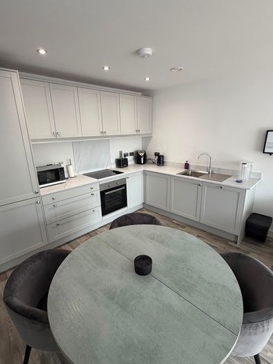 Round Table & 4 Chairs
