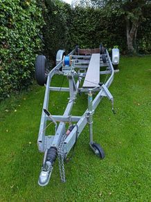 Boat trailer