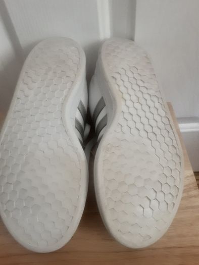 Trainers/Adidas Regular Fit .. Size: 4 UK 36.5 EU .. Colour: White .. Price Drop