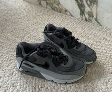 Boys nike airmax trainers