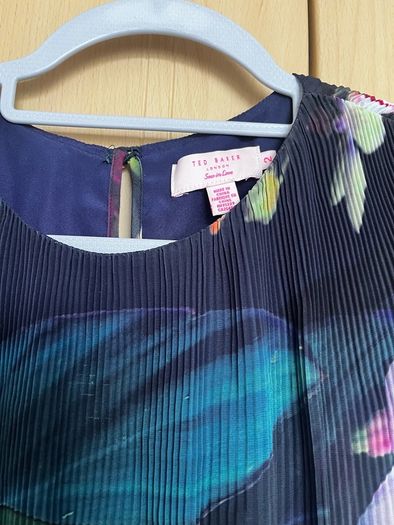 floral blouse/top