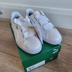Puma Women's Basket Heart Patent Size 5