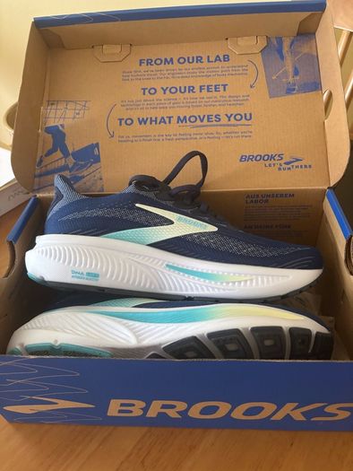 Brooks Ladies Trainers