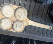 Vintage 4-cup cast iron pan