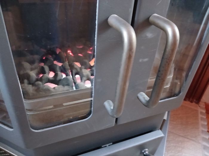 Natural gas stove.