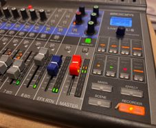Zoom Livetrak L8 with accessories