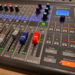 Zoom Livetrak L8 with accessories
