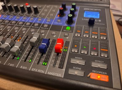 Zoom Livetrak L8 with accessories