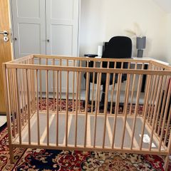 Wooden baby crib with good condition Clevamama cool gel mattress (barely used) + new mattress protector