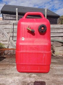 Outboard motor fuel tank