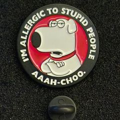 Family guy, I'm allergic to stupid people, pin back badge.