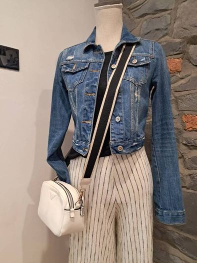 Hollister denim jacket. Excellent condition.