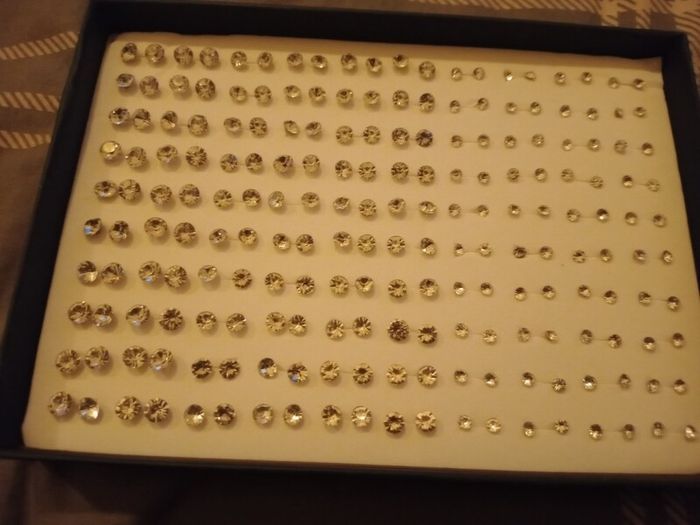 Ear Rings 100 Pairs in Display Box