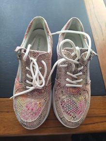 Ladies shoes