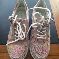 Ladies shoes