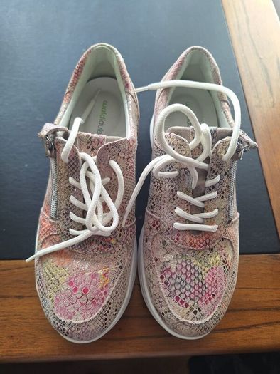 Ladies shoes