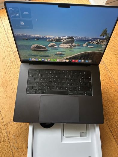 MacBook Pro 16 M3 Pro / 18GB / 1TB