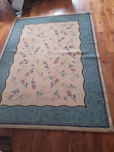 1.7m x 2.3m rug