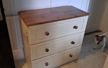 chest of drawers