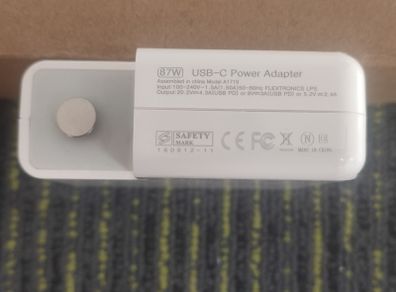 USB-C 87W power adapter for Macbook pro